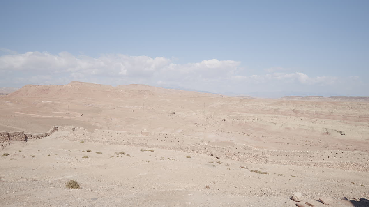 폐허가 있는 사막 풍경