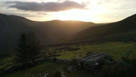 Route-Krankenhäuser-Sonnenuntergang-Blick-Auf-Die-Berge-Auf-Dem-Camino-De-Santiago-Primitivo