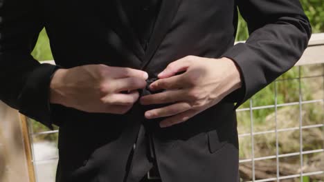결혼식을 준비하는 신랑