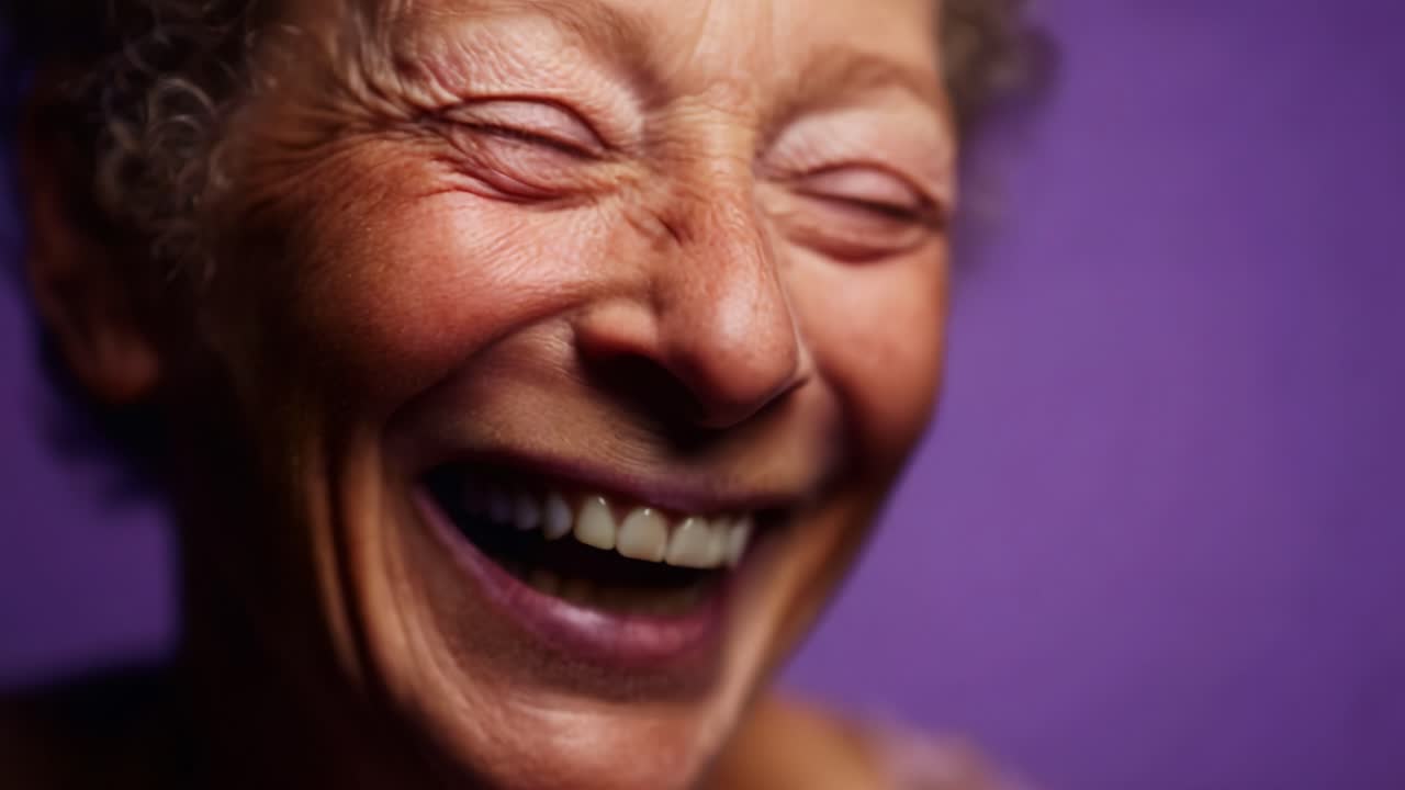 A Captivating Journey of Joy: Witness the Unforgettable Light of Laughter in a Heartwarming Moment That Illustrates the Beauty of Genuine Happiness and Connection