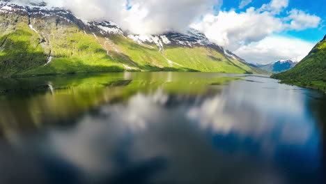 imágenes aéreas de la hermosa naturaleza de noruega.