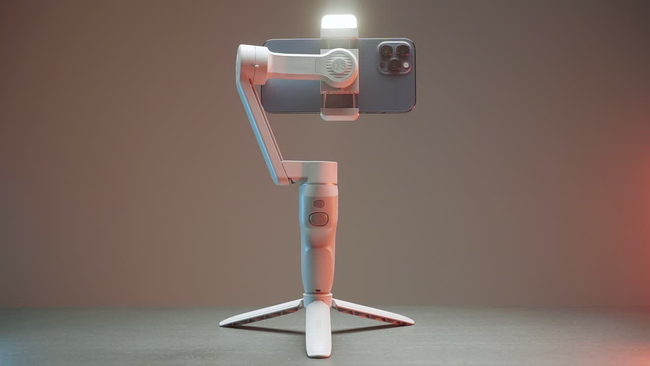 montaje del teléfono inteligente en el trípode