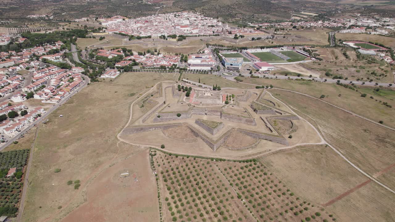 la fascinante antigua fortaleza en forma de estrella de santa luzia, desde el aire