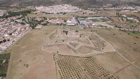 Faszinierende-Alte-Sternförmige-Festung-Von-Santa-Luzia,-Aus-Der-Luft