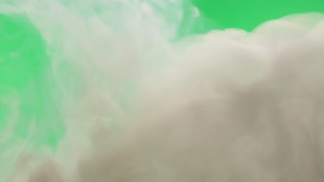 humo y vapor en la pantalla verde