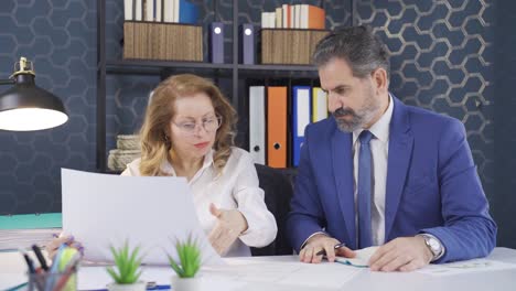 Man-and-woman-working-on-project-together-in-office.