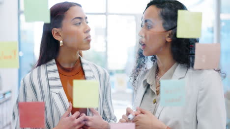 Geschäftsfrauen,-Teamarbeit-Und-Brainstorming