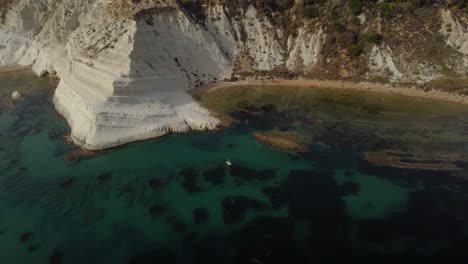 toma aérea que muestra la escala de los turcos