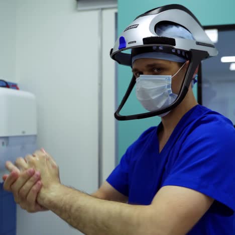 doctor washes hands before surgery