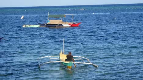 Philippines,-scenery,-boats,-and-travel