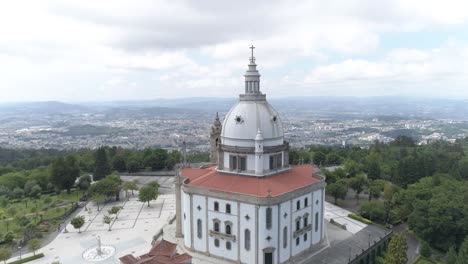 Luftaufnahme-Des-Historischen-Heiligtums-Unserer-Lieben-Frau-Von-Sameiro-In-Braga,-Nordportugal