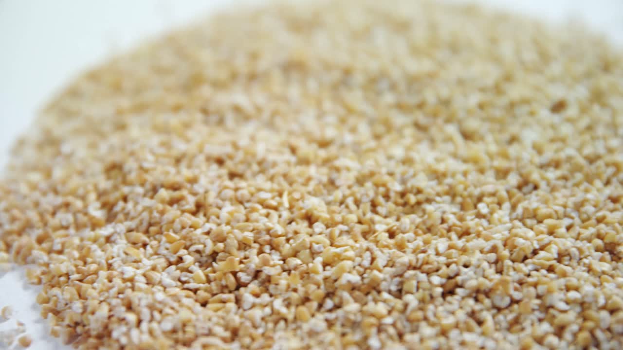 ⁇  표면에 있는 곡물의 클로즈업 4k
