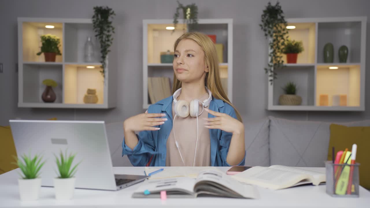 и умная студентка, которая спасает.