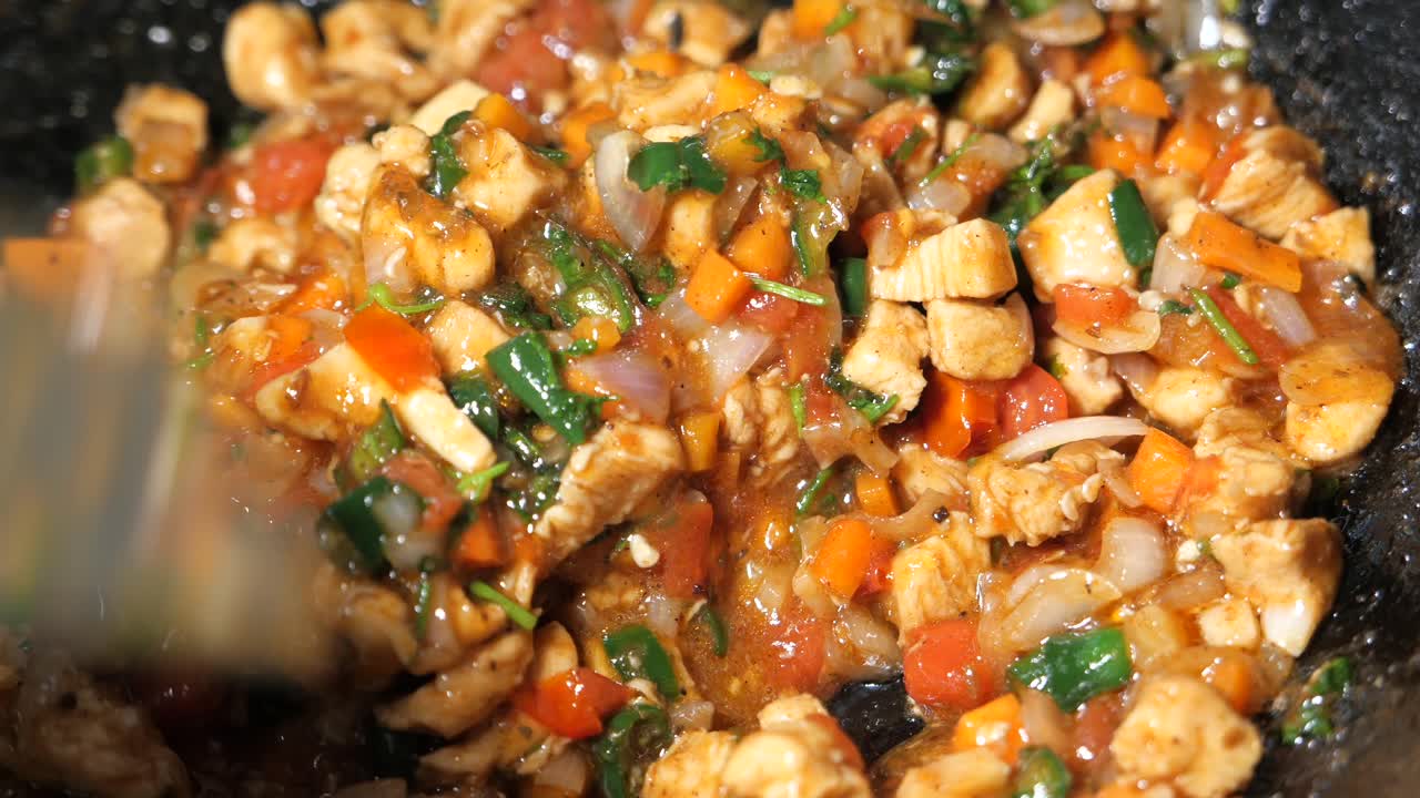 pollo frito en progreso