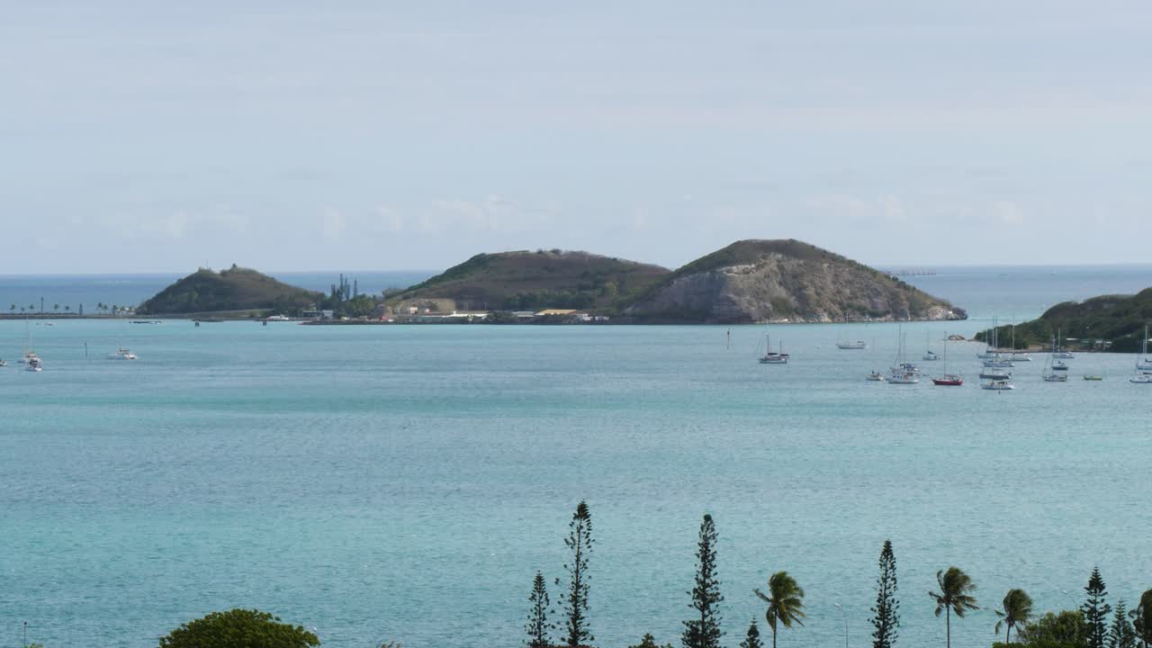 뉴칼레도니아의 노메아에 있는 항구 풍경