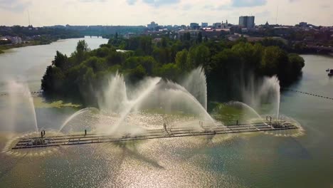 very large dynamic fountain on the river 03