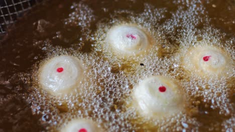 preparación de la masa de pastel de puff para el pastel chino frito.