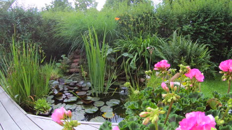 Springbrunnen-Im-Gartenteich