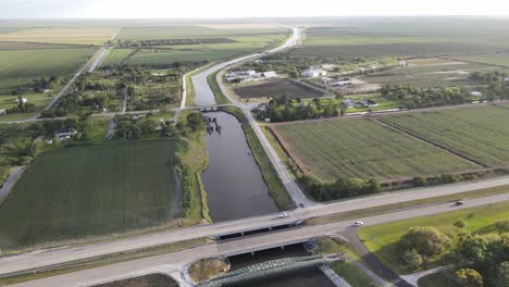 Aquädukt-Im-Nördlichen-Teil-Der-Everglades-In-Südflorida