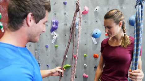 Man-and-woman-interacting-with-each-other-during-bouldering-4k