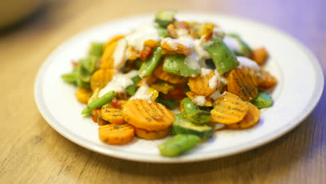 verduras calientes en el plato