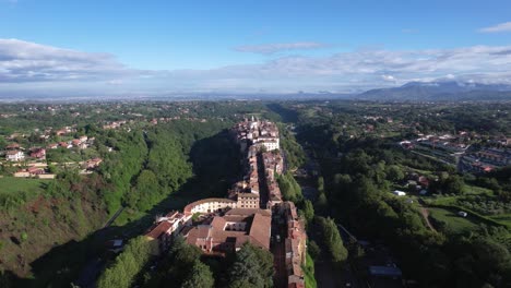 Paisaje-Urbano-Panorama-Italia-Ciudad-Romana-Zagarolo,-Plataforma-Rodante-Aérea,-Paisaje-Escénico