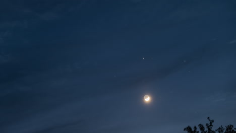 Timelapse-of-the-waxing-crescent-moon-setting-behind-clouds