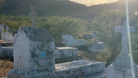 tumbas en el cementerio de la ciudad ciudad de triunfo, baja, méxico