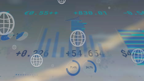 animación de múltiples iconos de globos web que flotan sobre el procesamiento de datos estadísticos en fondo gris