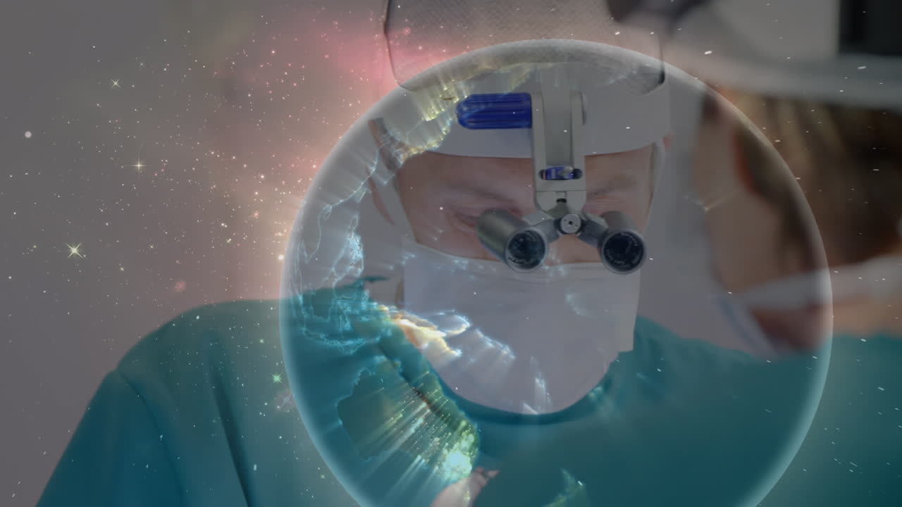 수술실에서  ⁇ 안경을 착용한 백인 남성 외과 의사와 함께 우주에서 지구의 애니메이션