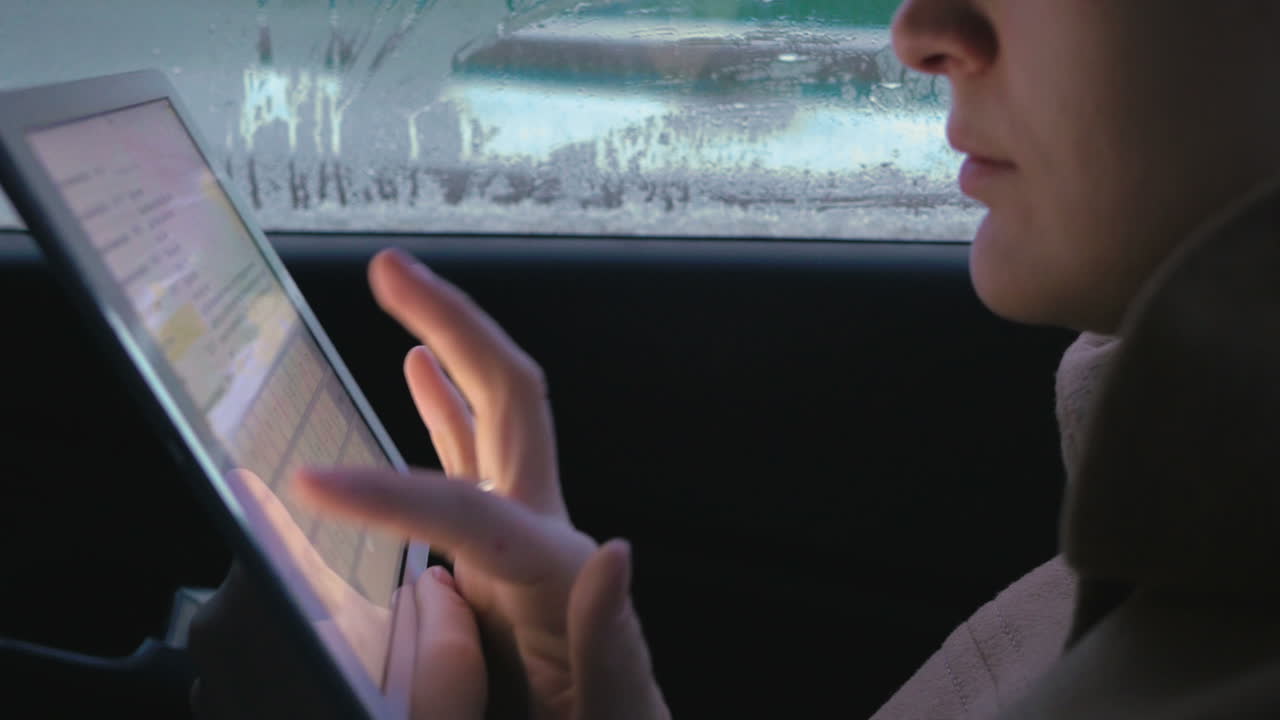 패드와 함께 모든 곳의 친구들에게 더 가까이 가십시오.