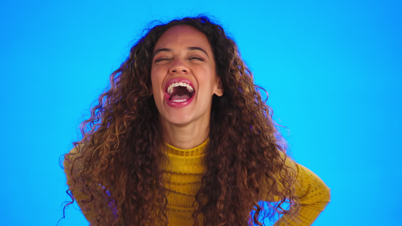 mujer, cara graciosa y juguetona con tonto