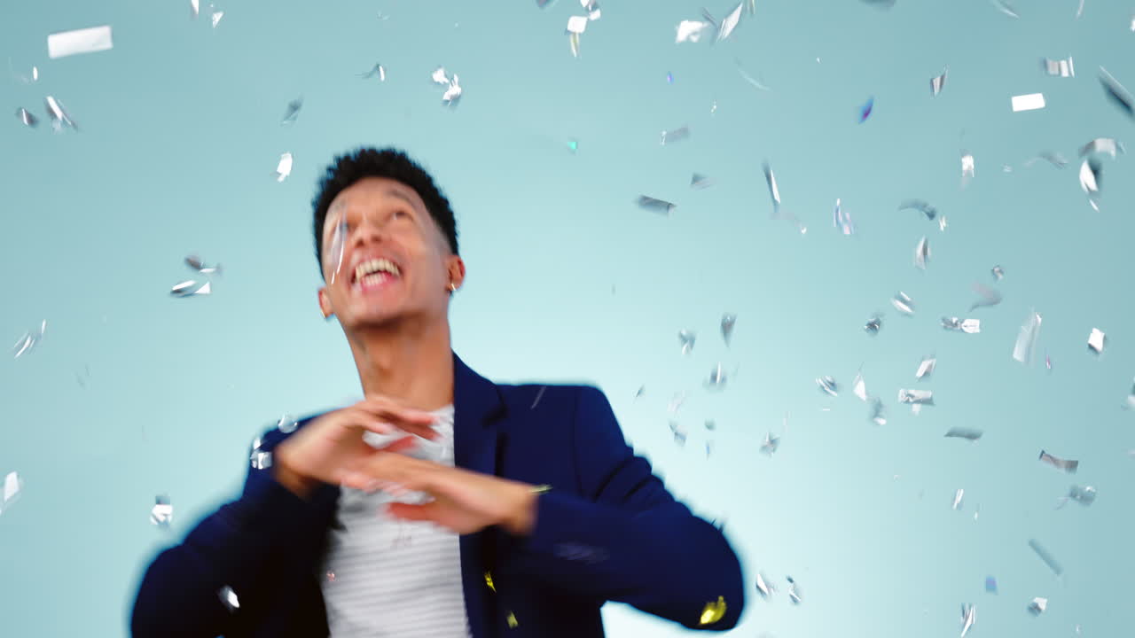 콘페티, 춤과 흥분 된 남자의 축하