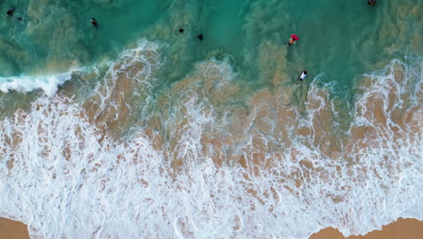 Top-shot-of-Beautiful-beach-on-the-Island-of-Oahu,-slow-motion