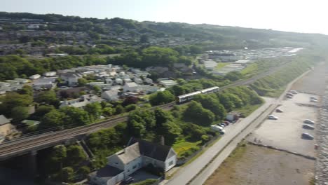 Tren-Pasando-Por-Un-Viaducto-En-El-Norte-De-Gales