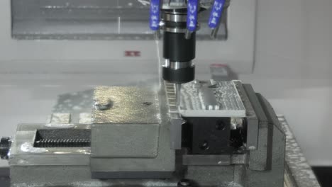 Fresadora-Cnc-Para-Trabajar-Metales.-Tecnología-De-Procesamiento-Moderna-De-Corte-De-Metal.