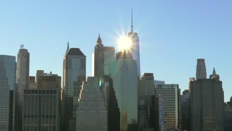 Sonne-Scheint-Vom-One-World-Trade-Center-New-York