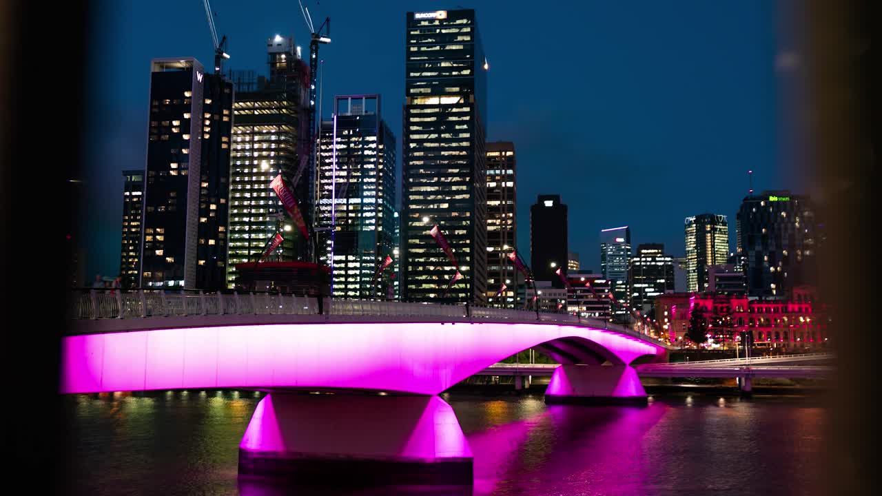 Timelapse: Centro de Brisbane à noite, Ponte Victoria.