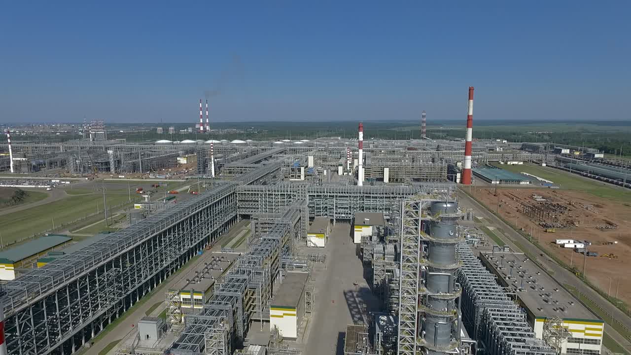 область нефтеперерабатывающего завода с воздуха