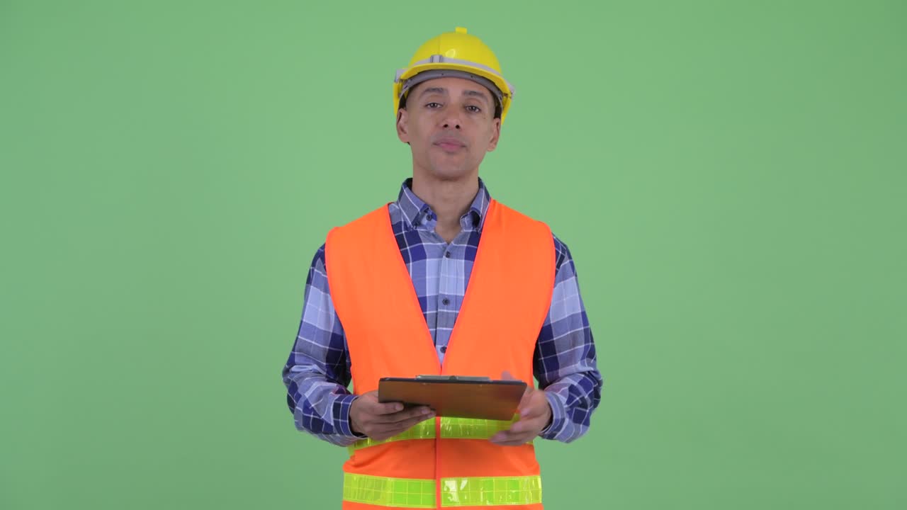 잘생긴 다민족 남성 건설 노동자