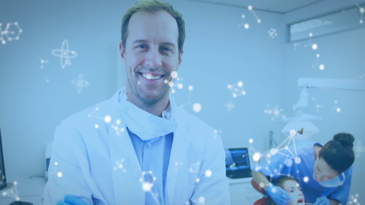 estructuras moleculares brillantes que se mueven contra el dentista que trata a pacientes femeninas