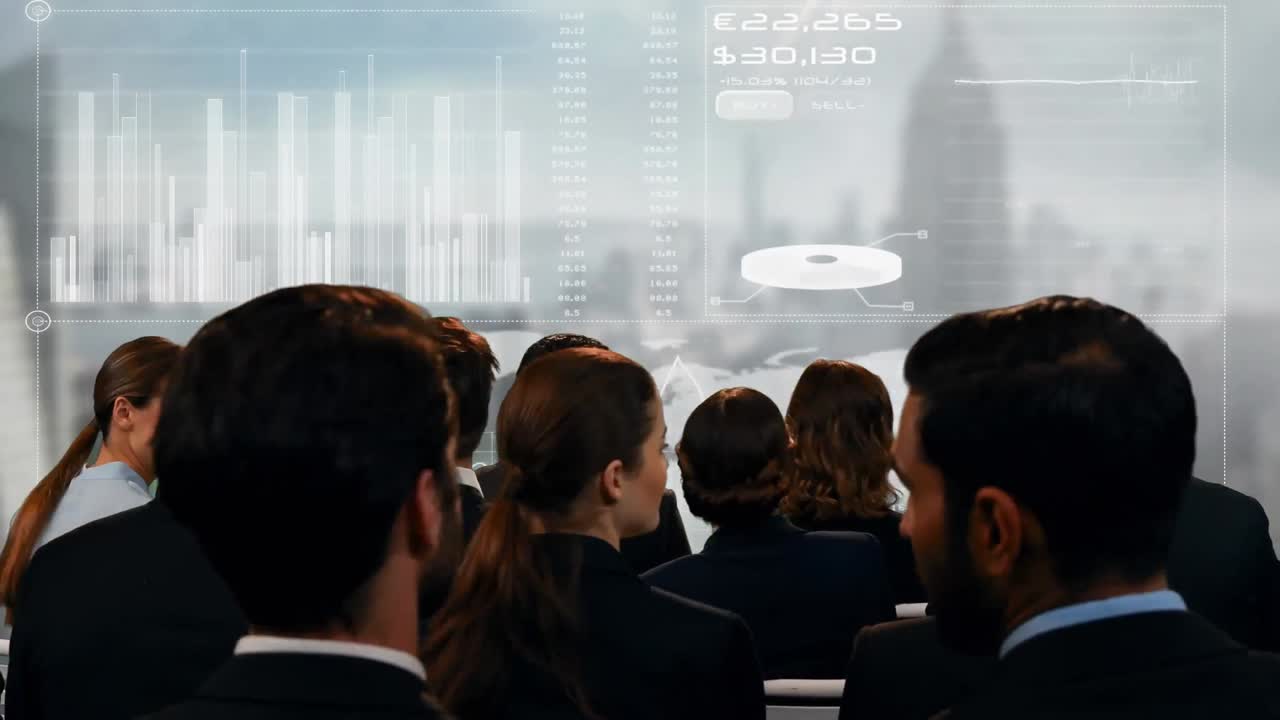 사업가 들 이 디지털 인터페이스 를 가진 화면 을 보고 있다