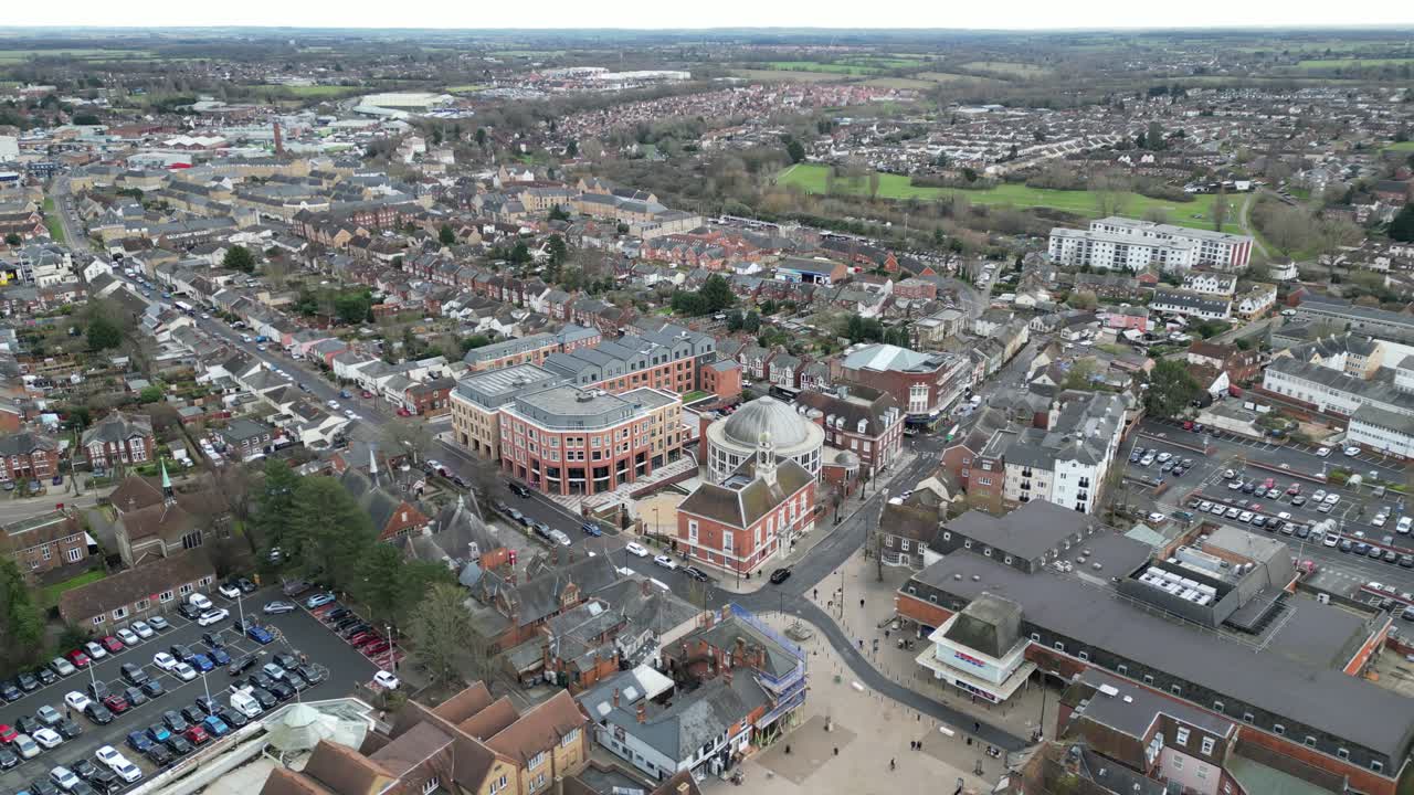 el centro de la ciudad de braintree, essex, reino unido, drone en aumento, imágenes aéreas