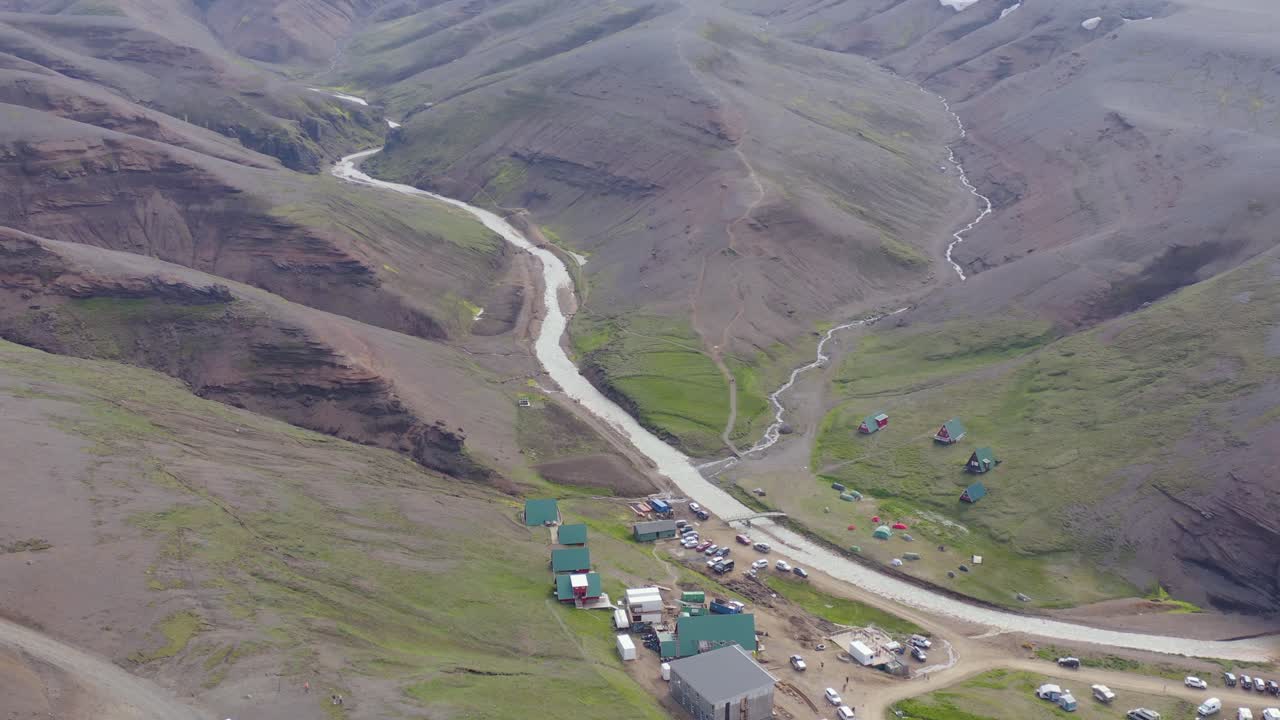complejo de aventuras kerlingarfjöll en el valle glacial, hotel remoto en la naturaleza, aéreo
