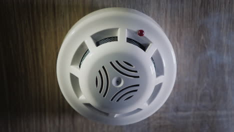 The-Smoke-Detector-Is-Triggered-By-A-Trickle-Of-Dum-The-Red-Indicator-Lights-Up-4k-Video