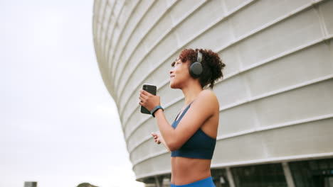woman working out outdoors