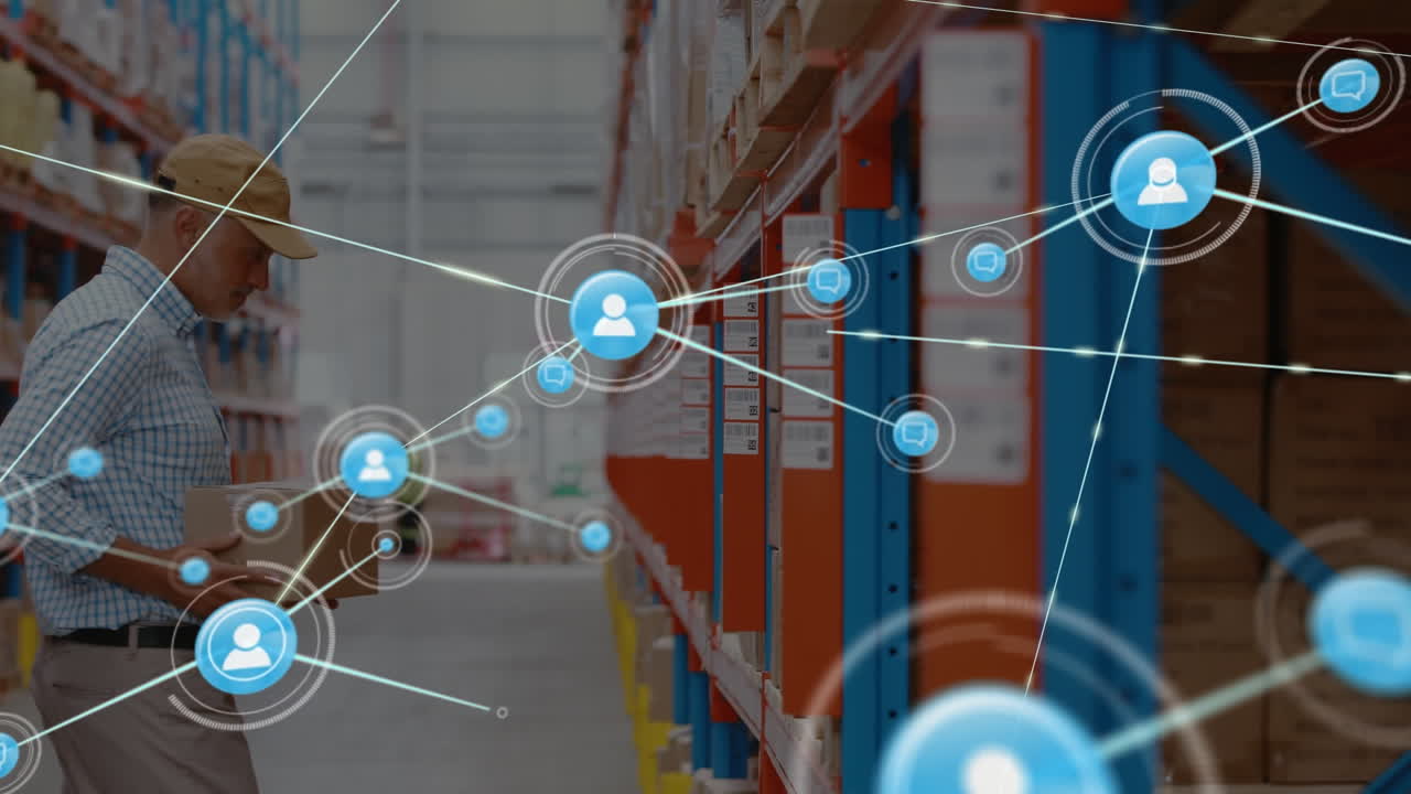 red de iconos digitales contra el supervisor masculino senior que mantiene una caja en el estante en el almacén