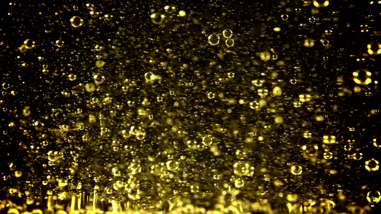 식물성 기름과 물의 혼합물에 있는 거품