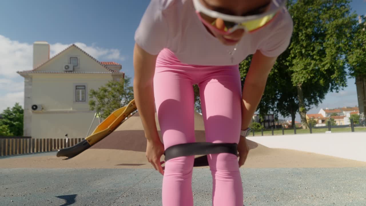 mujer haciendo ejercicio al aire libre