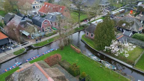 Giethoorn-village---Venice-of-the-Netherlands